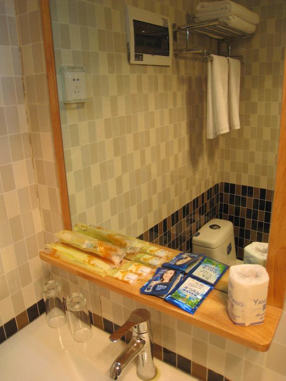 קונמינג Chun Tian Hui Gu Holiday Hotel חדר תמונה
